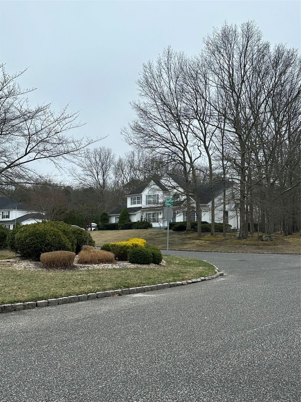 2 Scott Lane, Manorville, NY 11949 Main Photo