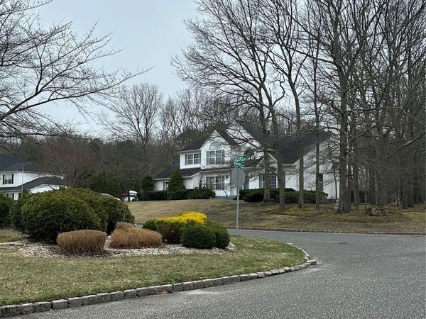 2 Scott Lane, Manorville, NY 11949