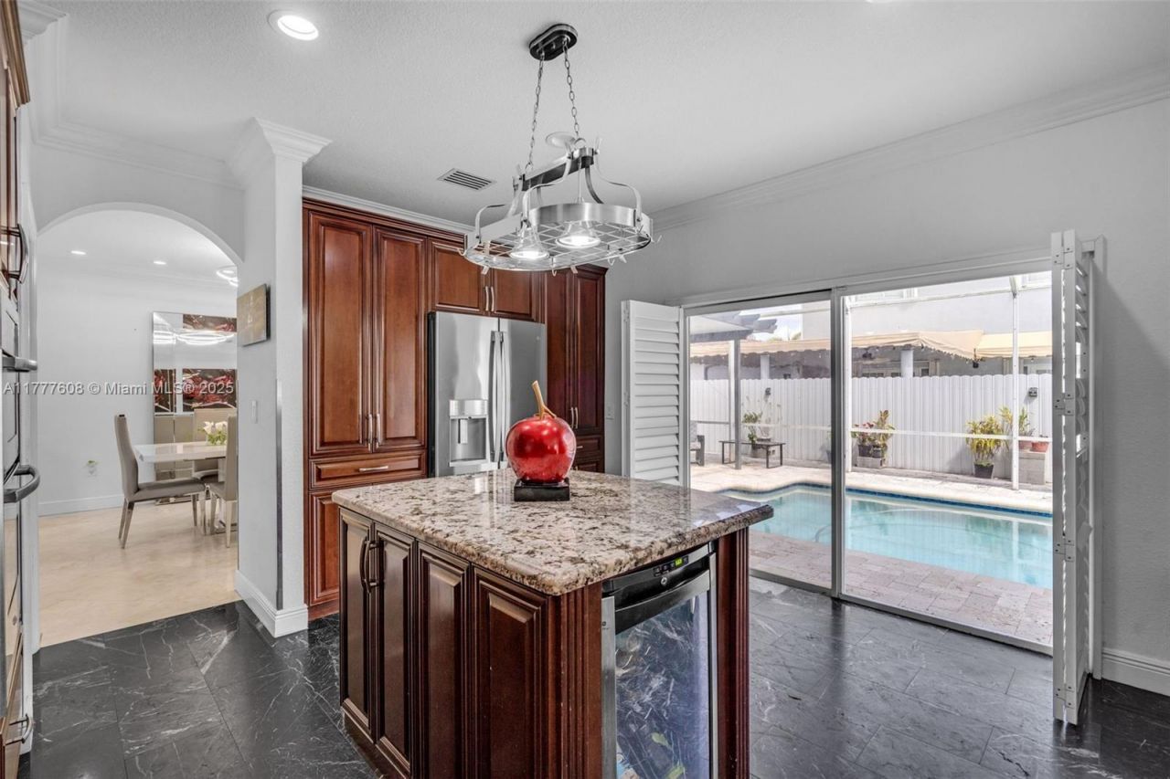 16075 SW 149th Ter, Miami, FL 33196 Photo