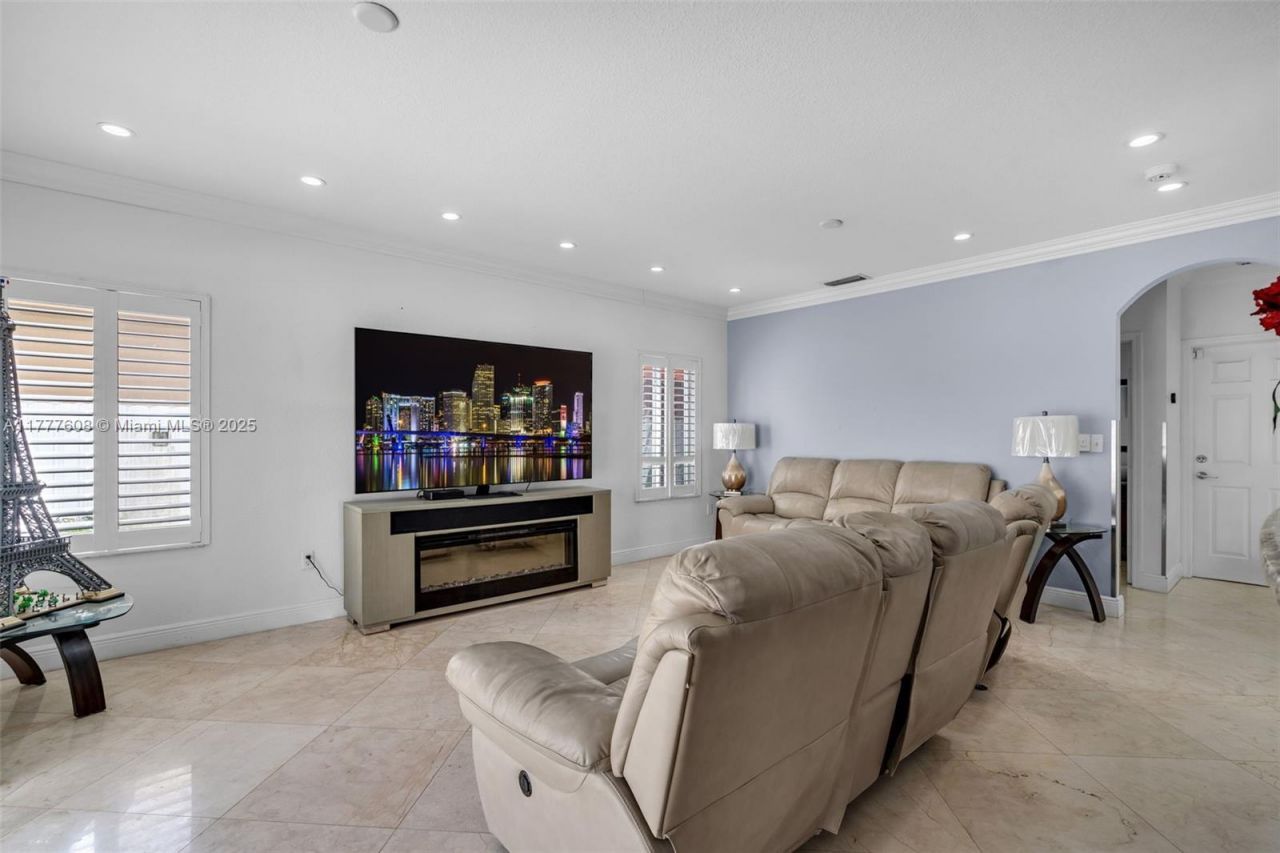 16075 SW 149th Ter, Miami, FL 33196 Photo