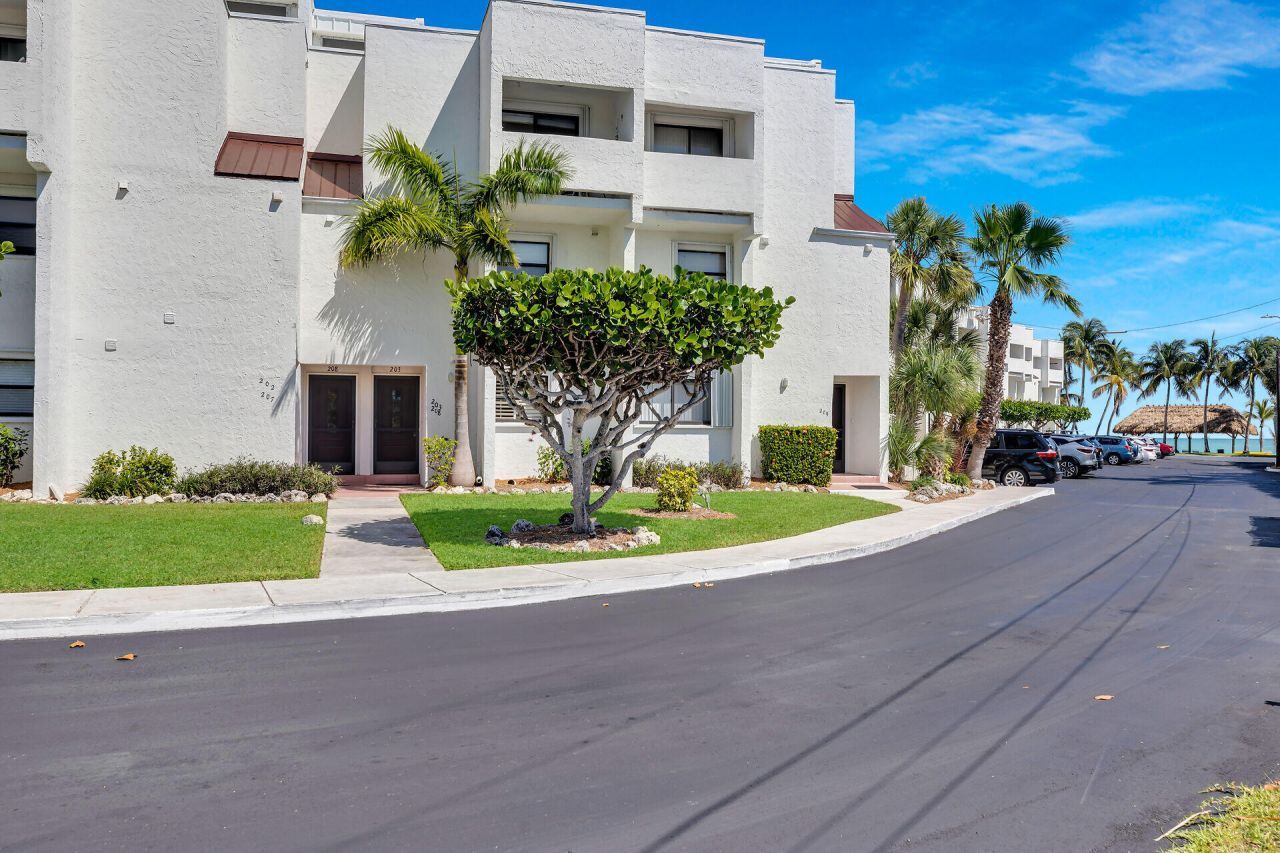 601 W Ocean Dr Drive, Unit 203a, Key Colony Beach, FL 33051 Photo