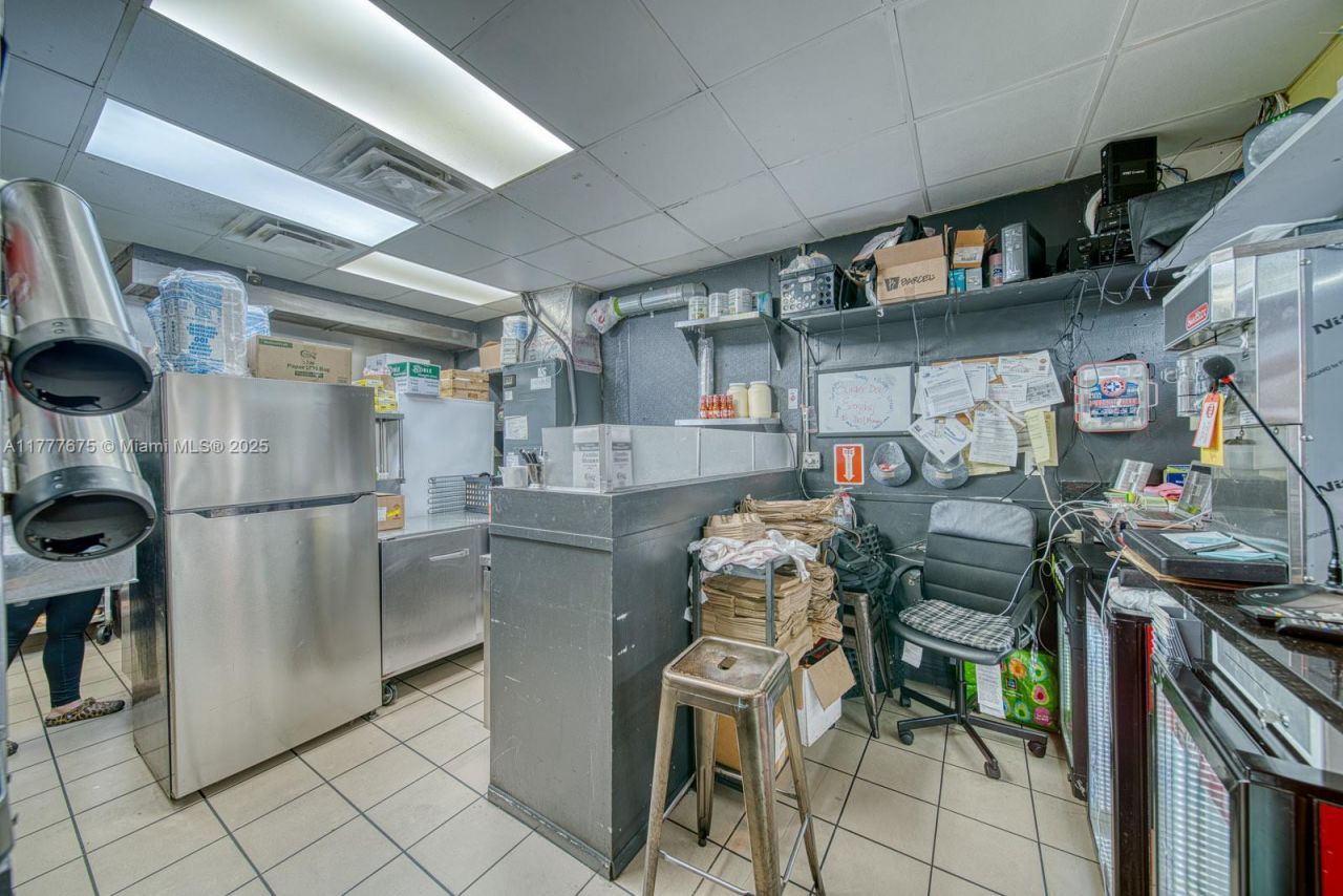 Burger Joint For Sale In Hialeah Gardens, Hialeah, FL 33018 Photo