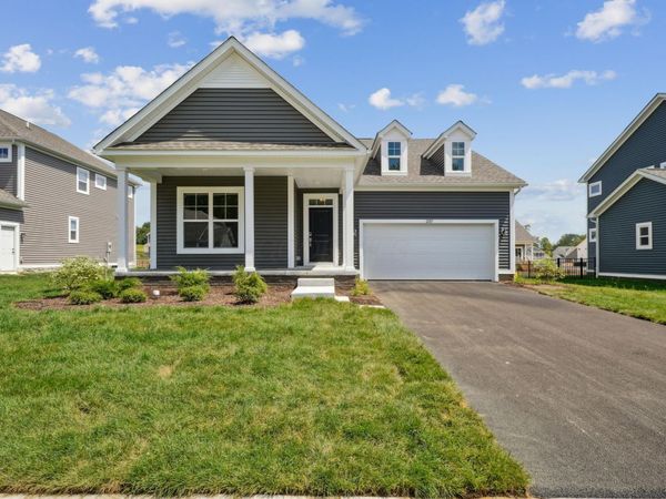 207 Isleta Drive, Pataskala, OH 43062