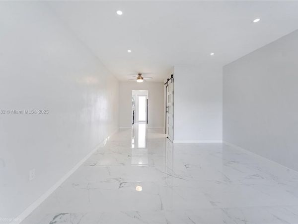 641 Espanola Way, Unit 35, Miami Beach, FL 33139