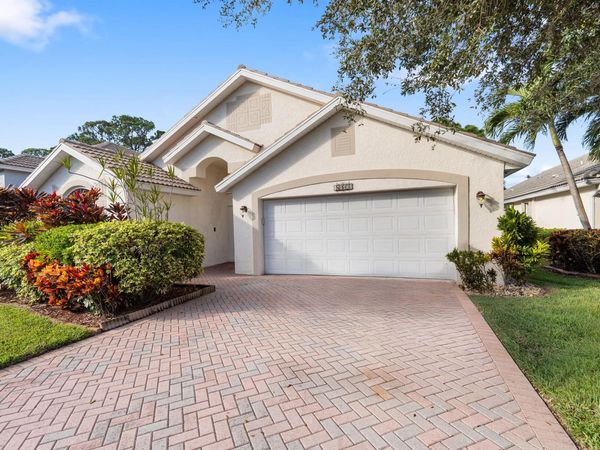 8045 SE Morningwood Place, Hobe Sound, FL 33455