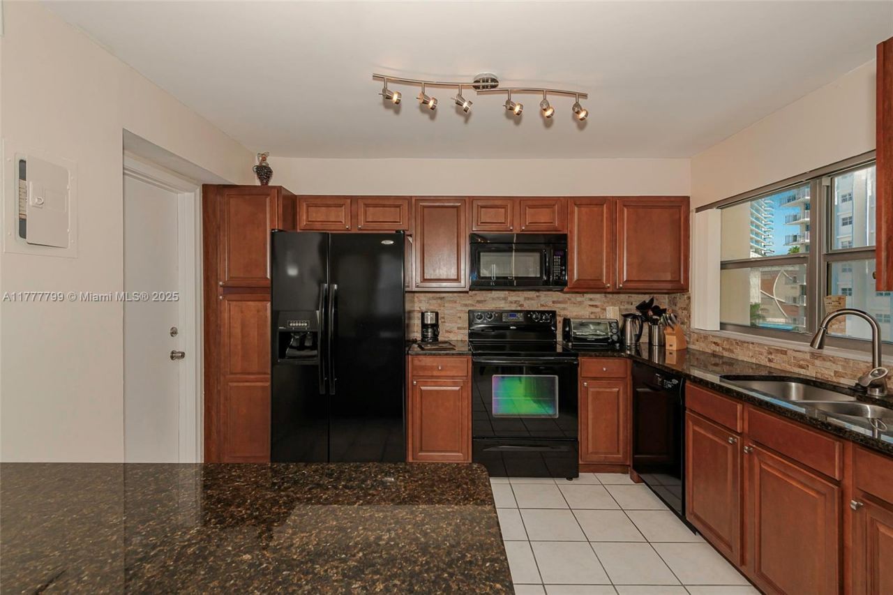1817 S Ocean Dr, Unit 628, Hallandale Beach, FL 33009 Photo