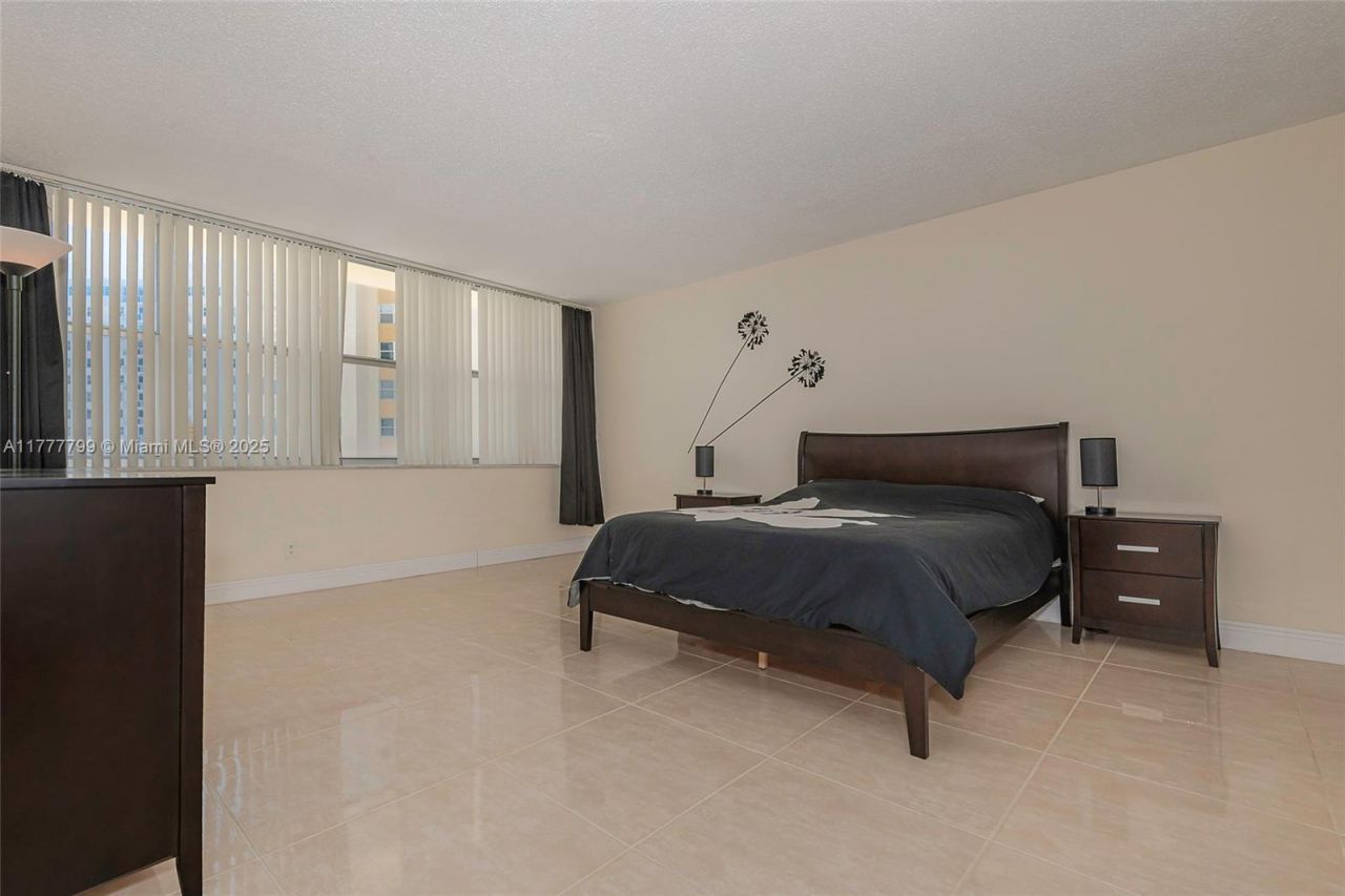 1817 S Ocean Dr, Unit 628, Hallandale Beach, FL 33009 Photo