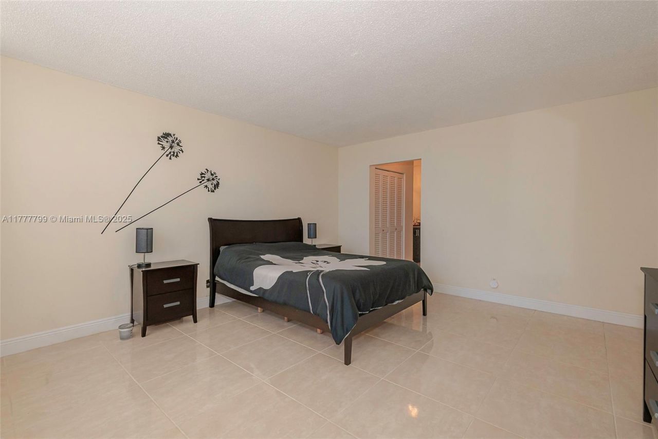 1817 S Ocean Dr, Unit 628, Hallandale Beach, FL 33009 Photo