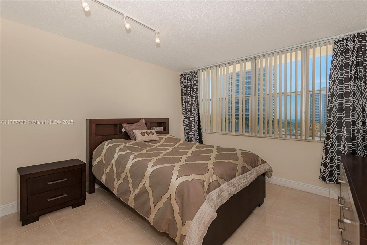 1817 S Ocean Dr, Unit 628, Hallandale Beach, FL 33009 Photo