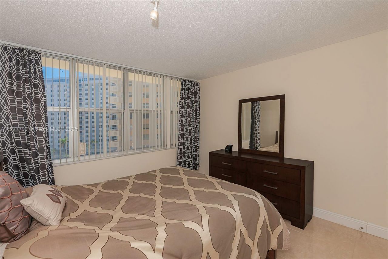 1817 S Ocean Dr, Unit 628, Hallandale Beach, FL 33009 Photo