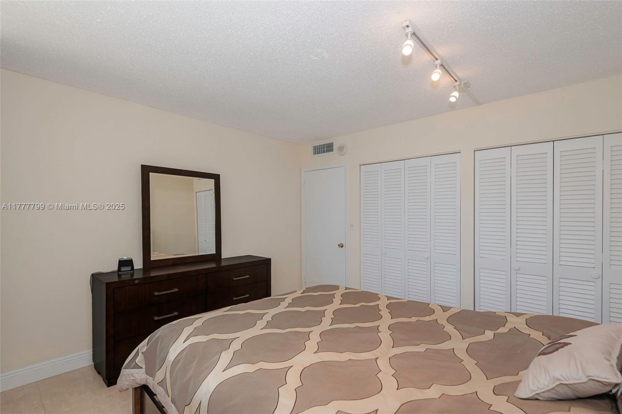 1817 S Ocean Dr, Unit 628, Hallandale Beach, FL 33009 Photo