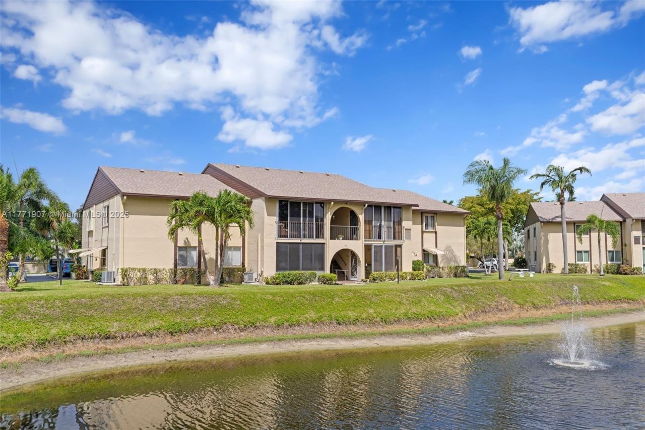 336 Pine Ridge Cir, Unit B-1, Greenacres, FL 33463 Photo