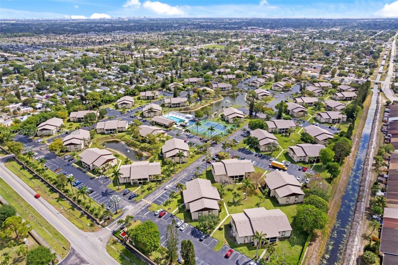 336 Pine Ridge Cir, Unit B-1, Greenacres, FL 33463 Photo