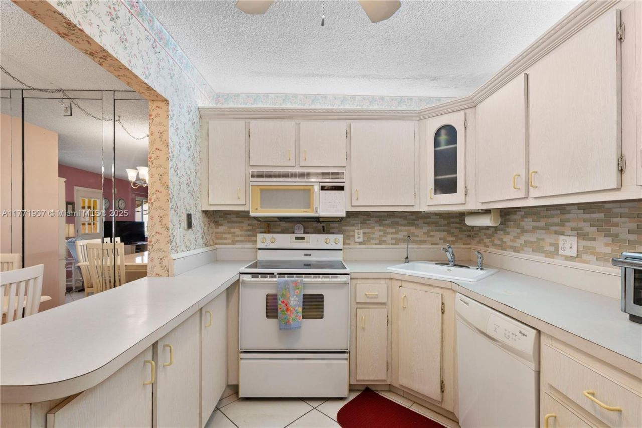 336 Pine Ridge Cir, Unit B-1, Greenacres, FL 33463 Photo