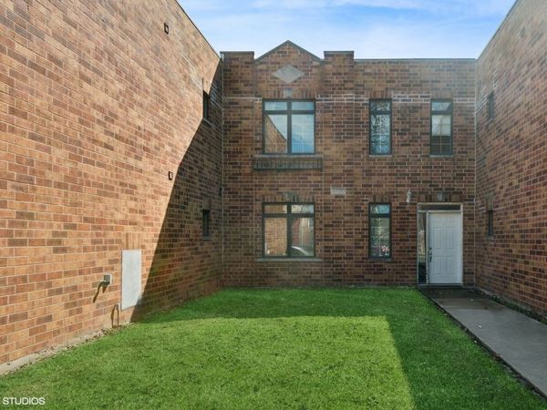 3537 W Carroll Avenue, Unit 3, Chicago, IL 60624