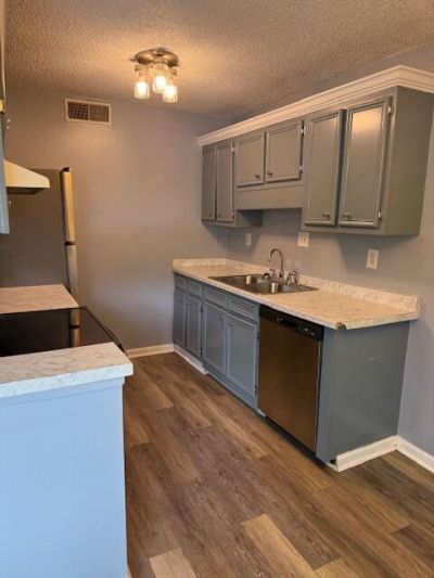 203 Oakmont Avenue Photo 4