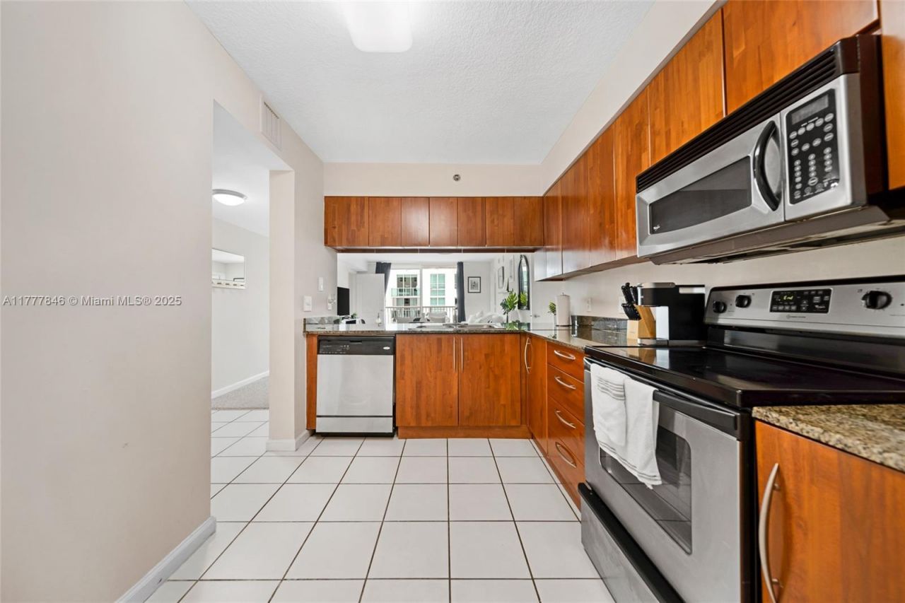 1200 Brickell Bay Dr, Unit 2515, Miami, FL 33131 Photo