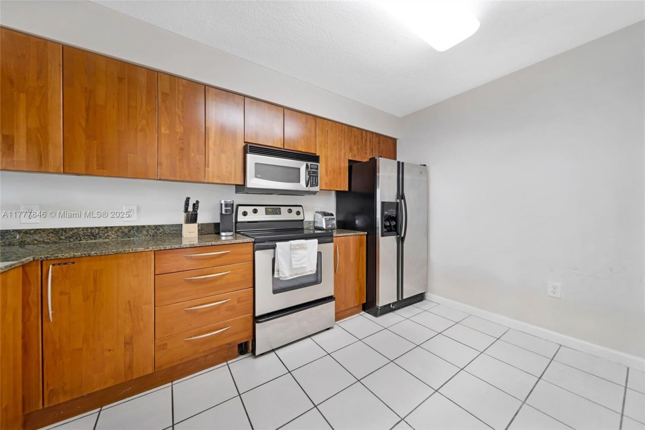 1200 Brickell Bay Dr, Unit 2515, Miami, FL 33131 Photo