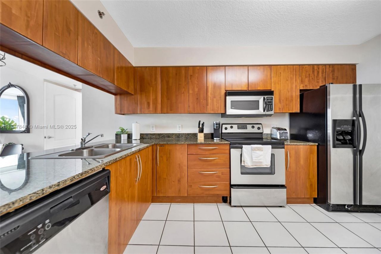 1200 Brickell Bay Dr, Unit 2515, Miami, FL 33131 Photo