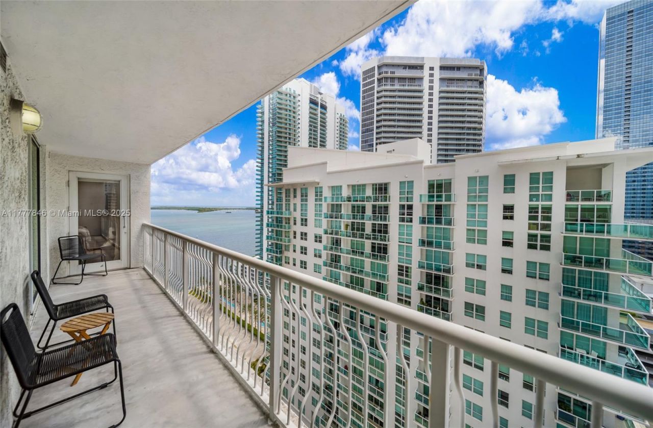 1200 Brickell Bay Dr, Unit 2515, Miami, FL 33131 Photo