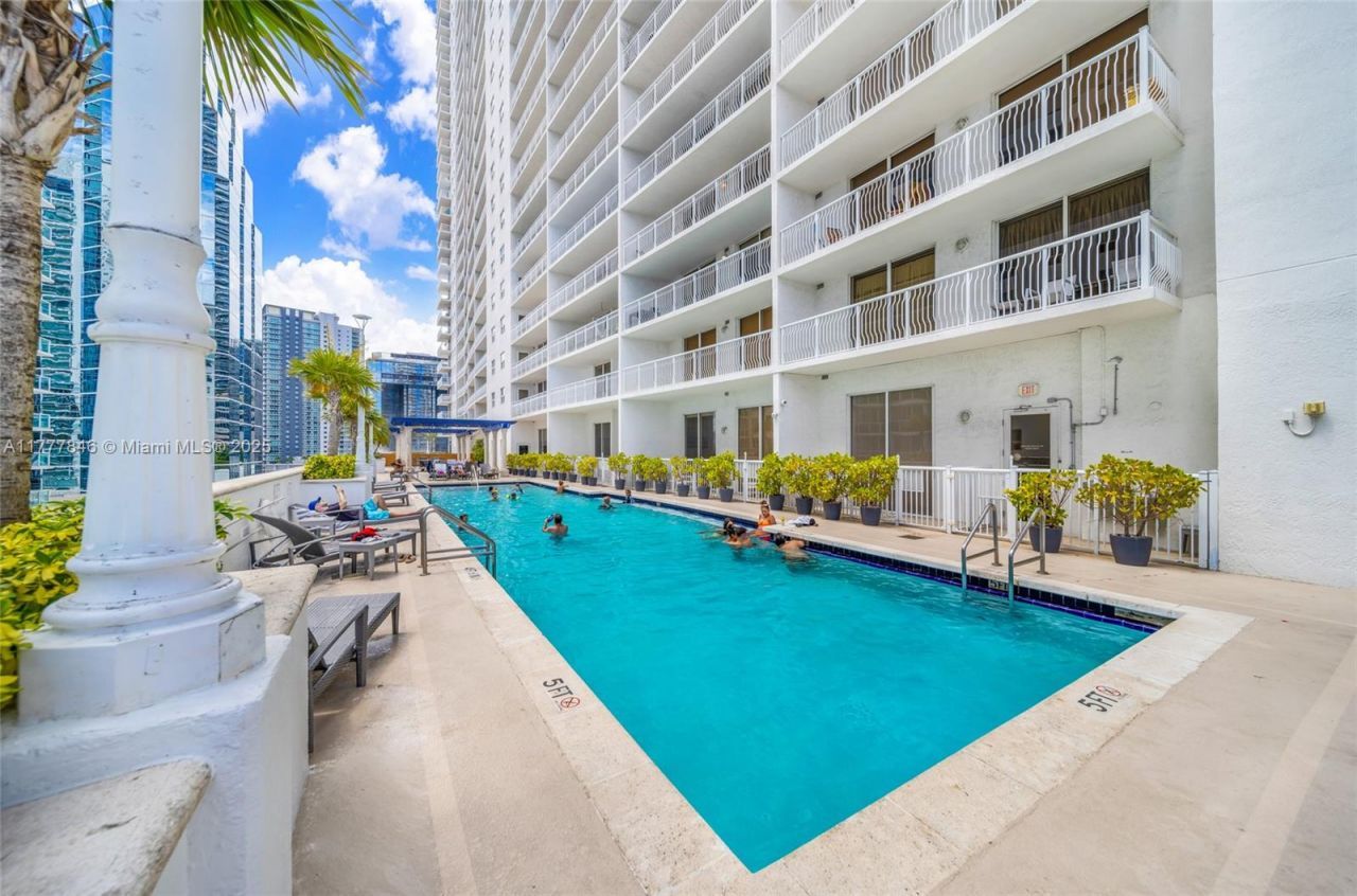 1200 Brickell Bay Dr, Unit 2515, Miami, FL 33131 Photo