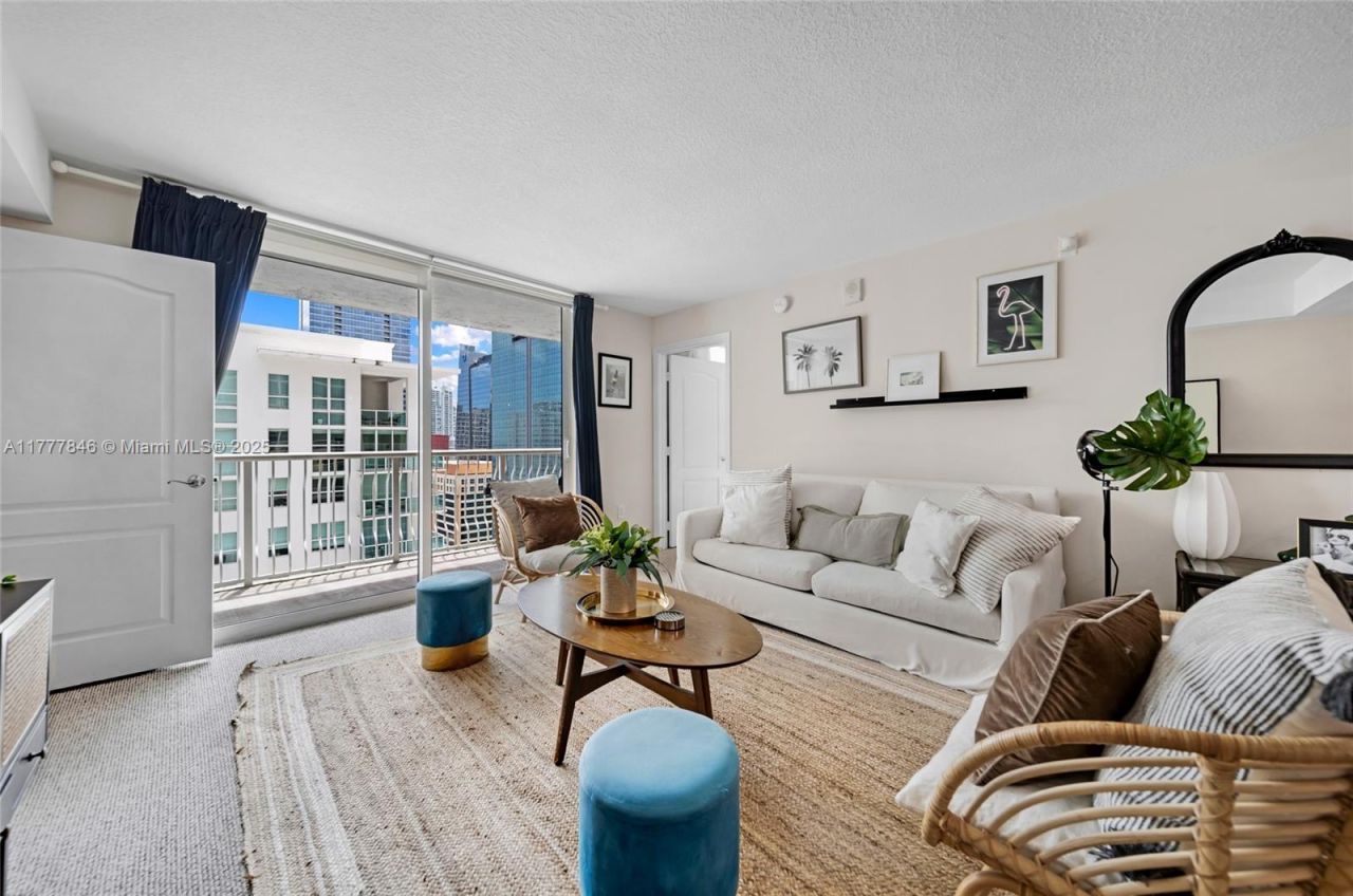 1200 Brickell Bay Dr, Unit 2515, Miami, FL 33131 Photo