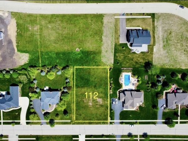 223 Merry Oaks Drive, Sycamore, IL 60178