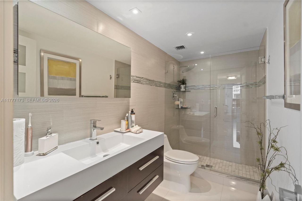 1950 S Ocean Dr, Unit 12H, Hallandale Beach, FL 33009 Photo