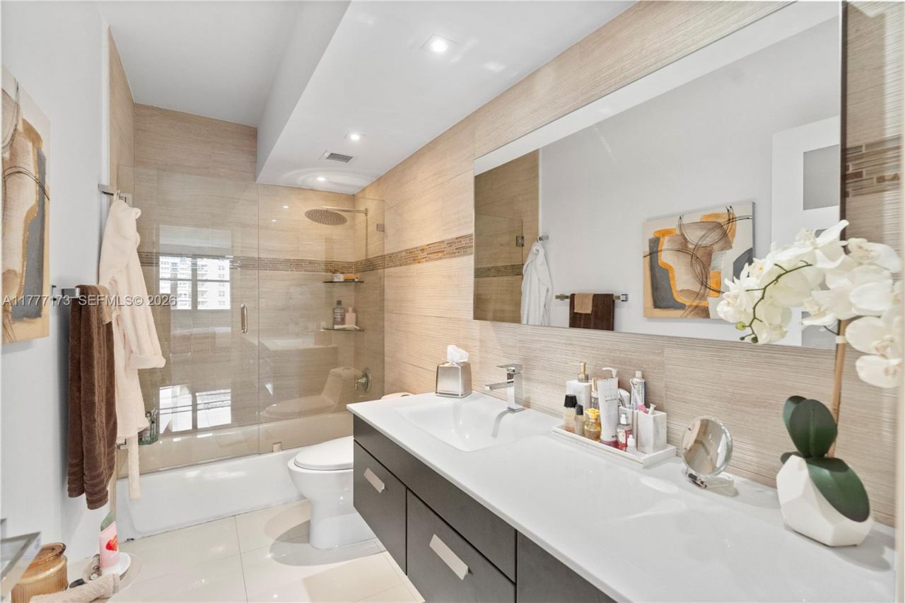 1950 S Ocean Dr, Unit 12H, Hallandale Beach, FL 33009 Photo