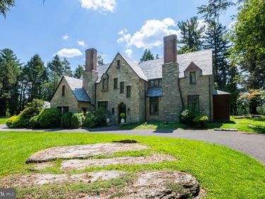 1804 BERNVILLE ROAD, READING, PA 19601