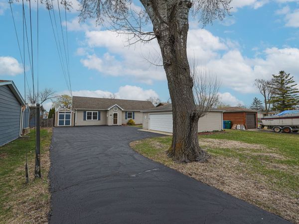 707 Kingston Boulevard, McHenry, IL 60050