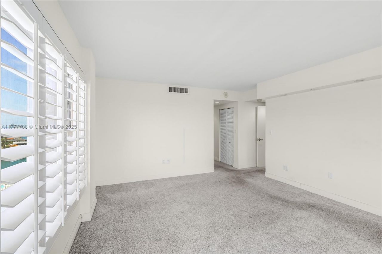 11111 Biscayne Blvd, Unit 16G, Miami, FL 33181 Photo