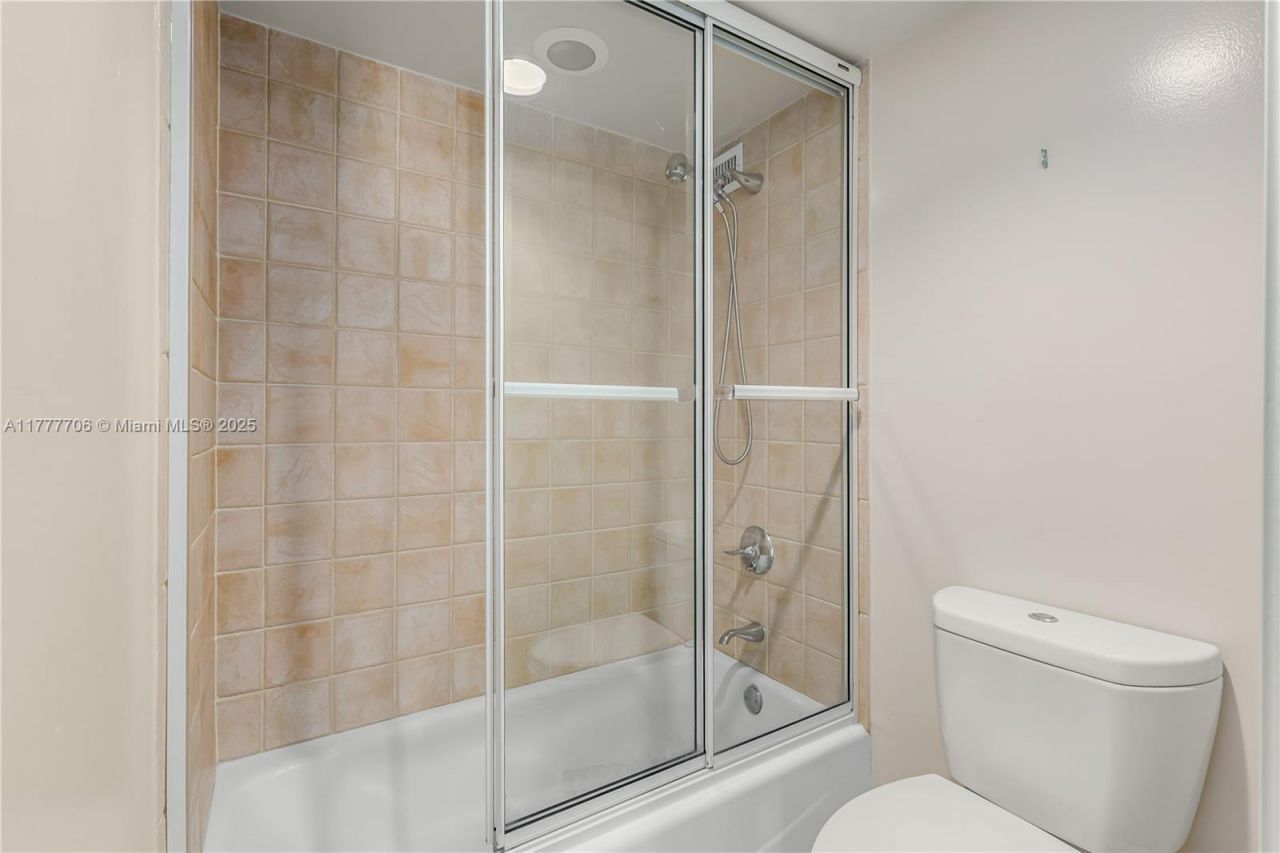 11111 Biscayne Blvd, Unit 16G, Miami, FL 33181 Photo