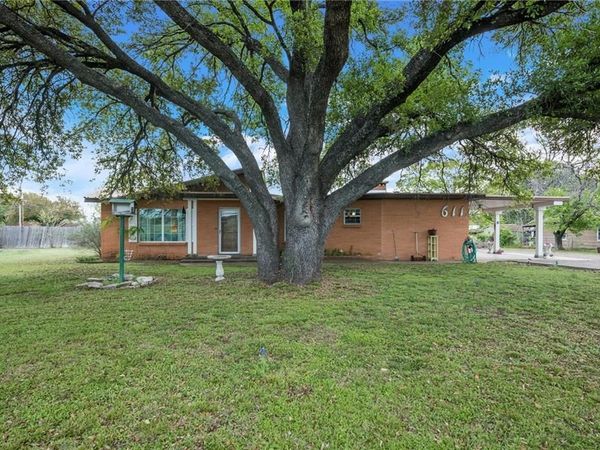 611 N Avenue Q Street, Clifton, TX 76634