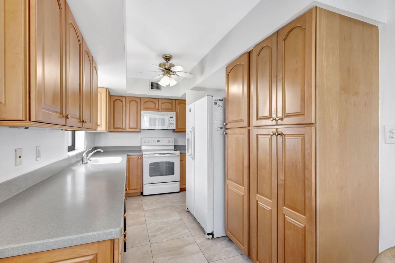 5380 N Ocean Drive, Unit 15 A, Singer Island, FL 33404 Photo