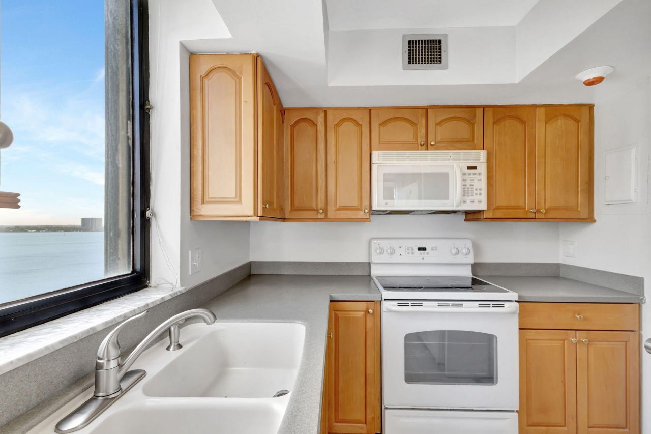 5380 N Ocean Drive, Unit 15 A, Singer Island, FL 33404 Photo