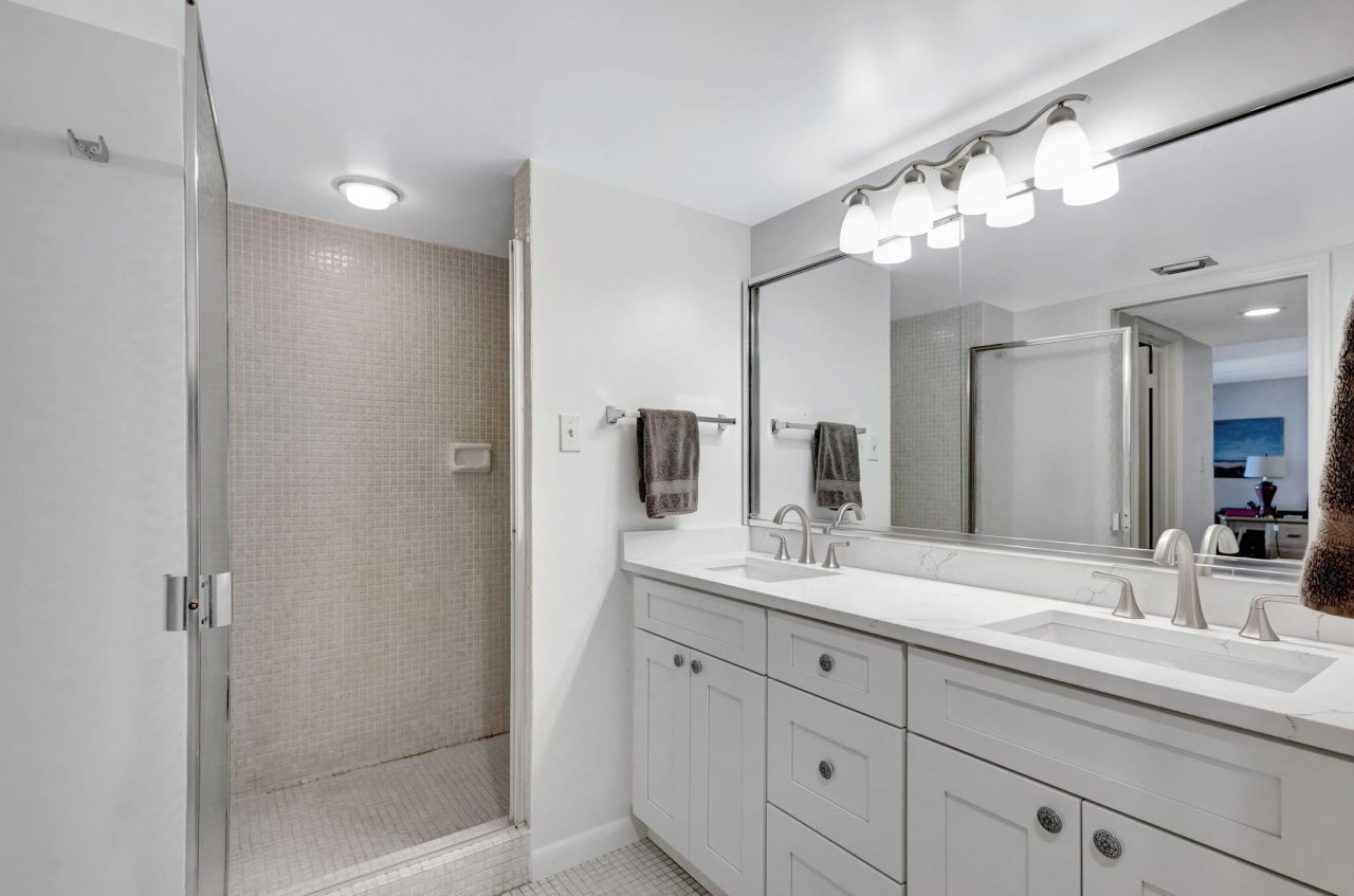 5380 N Ocean Drive, Unit 15 A, Singer Island, FL 33404 Photo