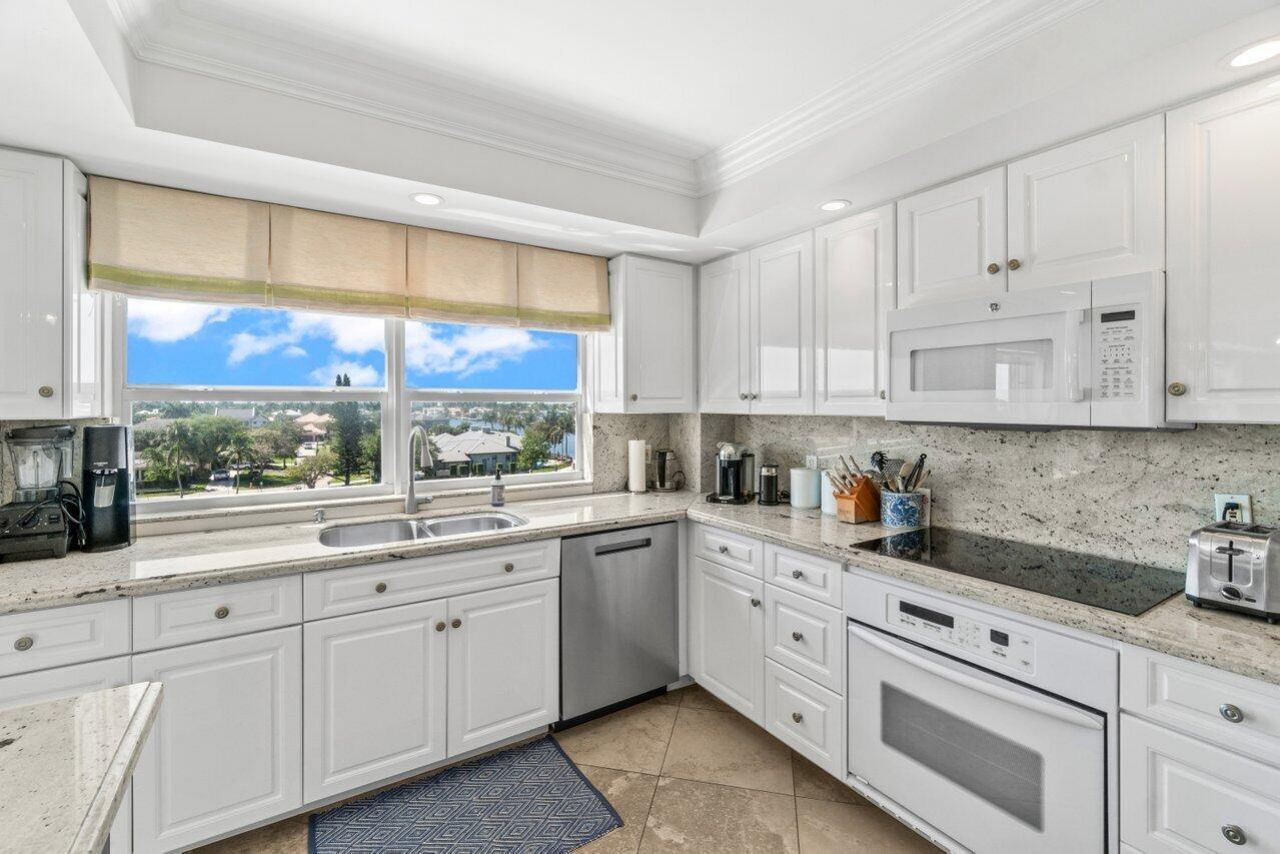 400 Seasage Drive, Unit 506, Delray Beach, FL 33483 Photo