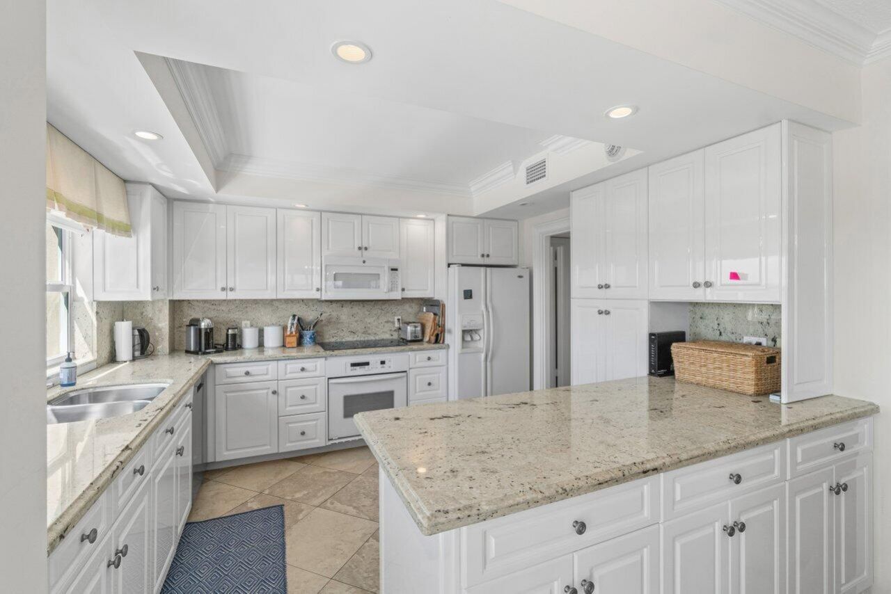 400 Seasage Drive, Unit 506, Delray Beach, FL 33483 Photo