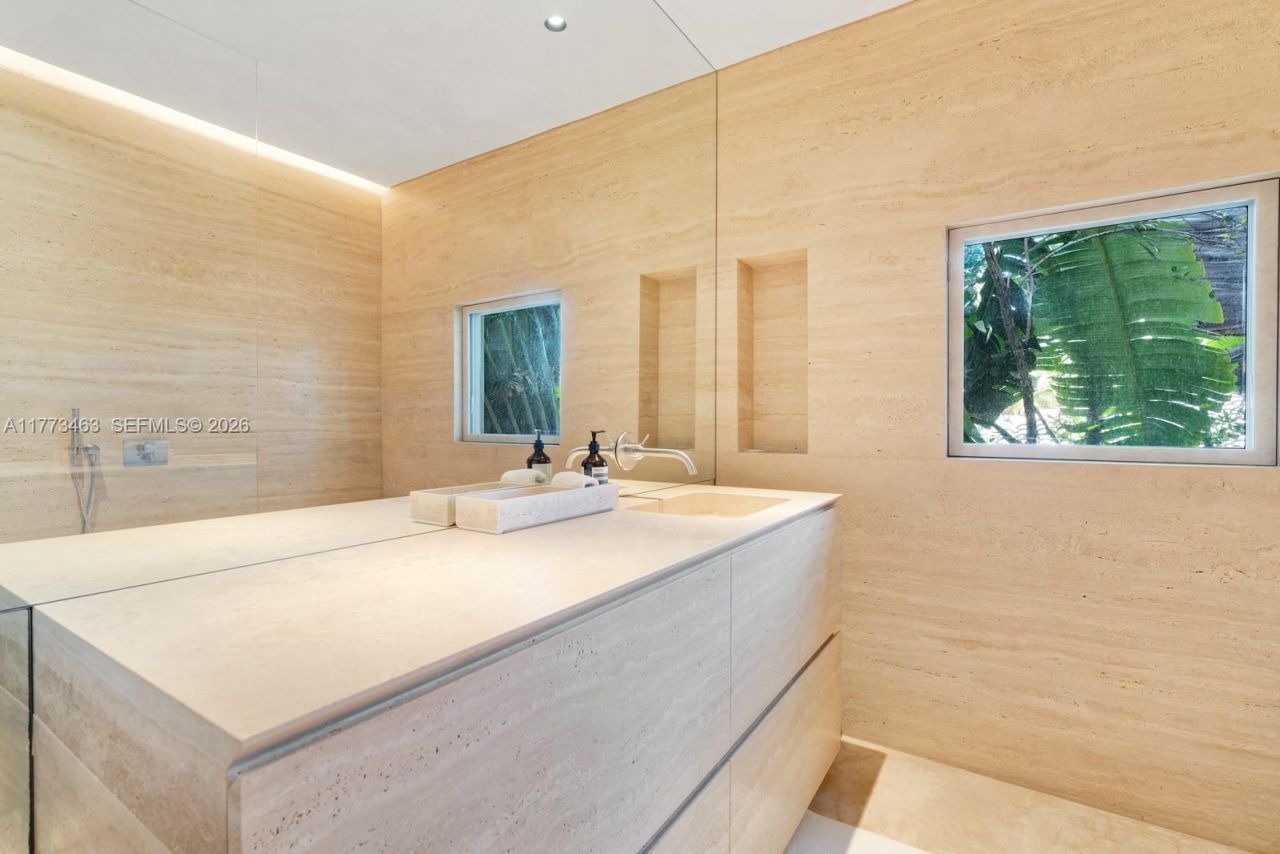 1500 W 23rd St, Miami Beach, FL 33140 Photo