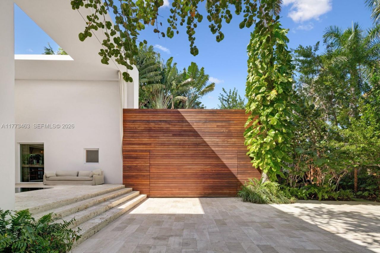 1500 W 23rd St, Miami Beach, FL 33140 Photo