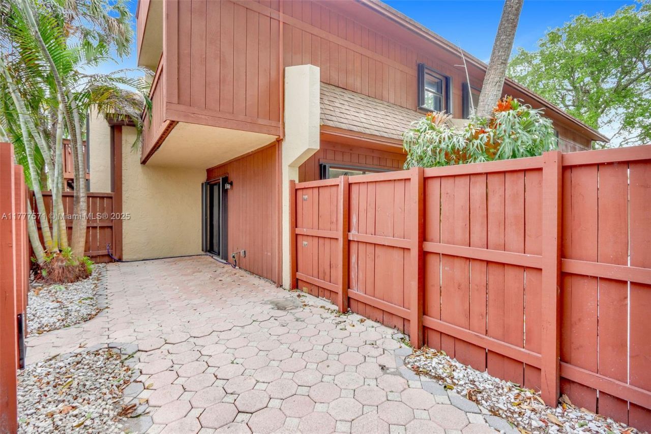 6619 SW 116th Pl, Unit G7, Miami, FL 33173 Photo