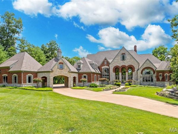 4 Upper Whitmoor Drive, Weldon Spring, MO 63304