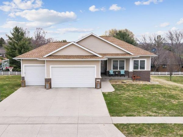 750 E Fayette Street, Denver, IA 50622