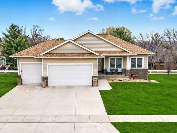 750 E Fayette Street, Denver, IA 50622