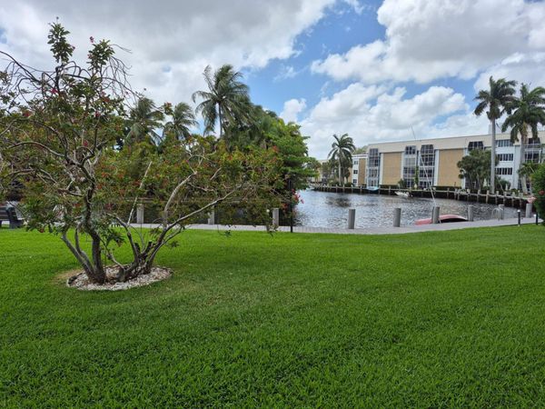 3010 NE 16 Avenue, Unit 102, Oakland Park, FL 33334