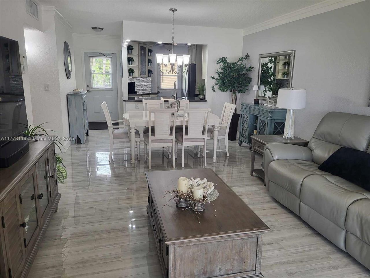 4701 NW 34th St, Unit 602, Lauderdale Lakes, FL 33319 Photo