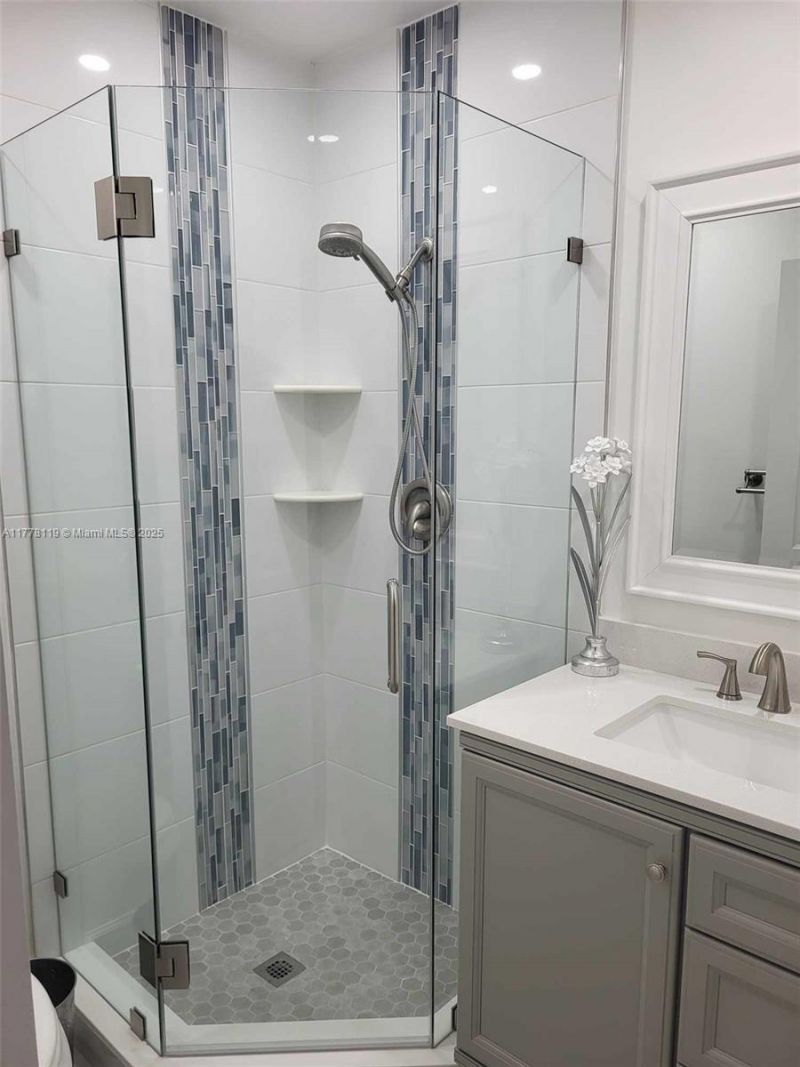 4701 NW 34th St, Unit 602, Lauderdale Lakes, FL 33319 Photo