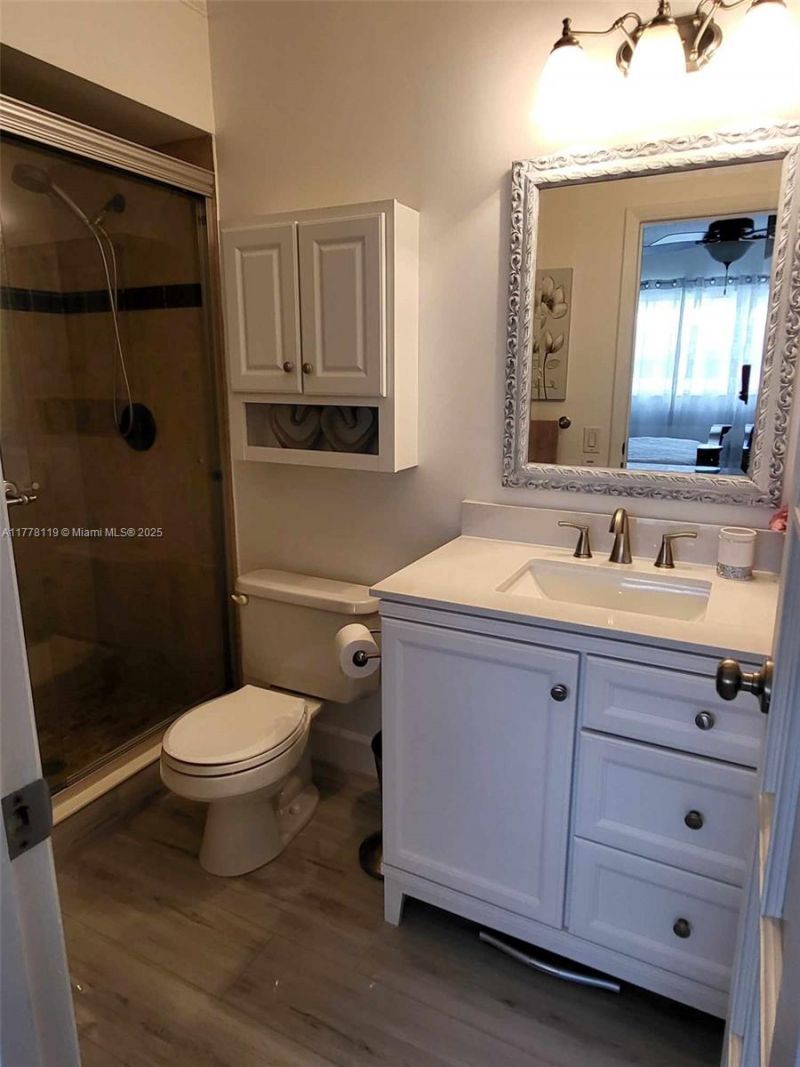 4701 NW 34th St, Unit 602, Lauderdale Lakes, FL 33319 Photo