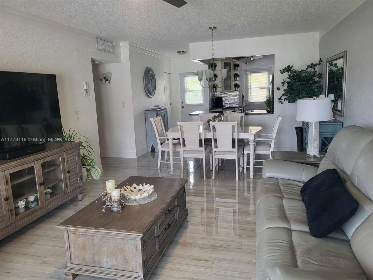 4701 NW 34th St, Unit 602, Lauderdale Lakes, FL 33319 Photo